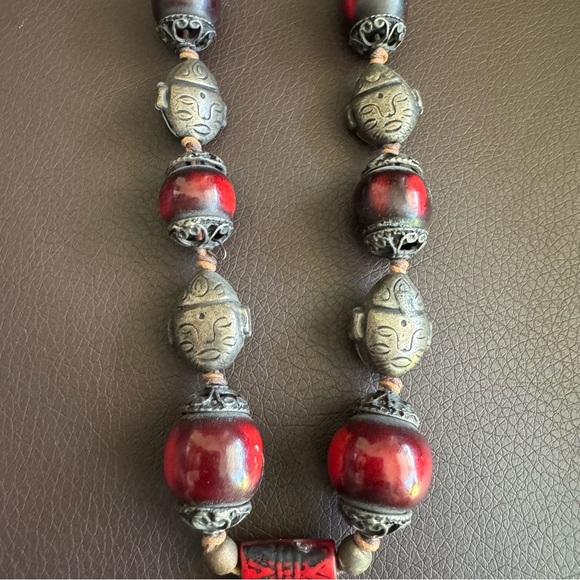 Elegant Red and Silver Beaded Necklace - Picture 3 of 7